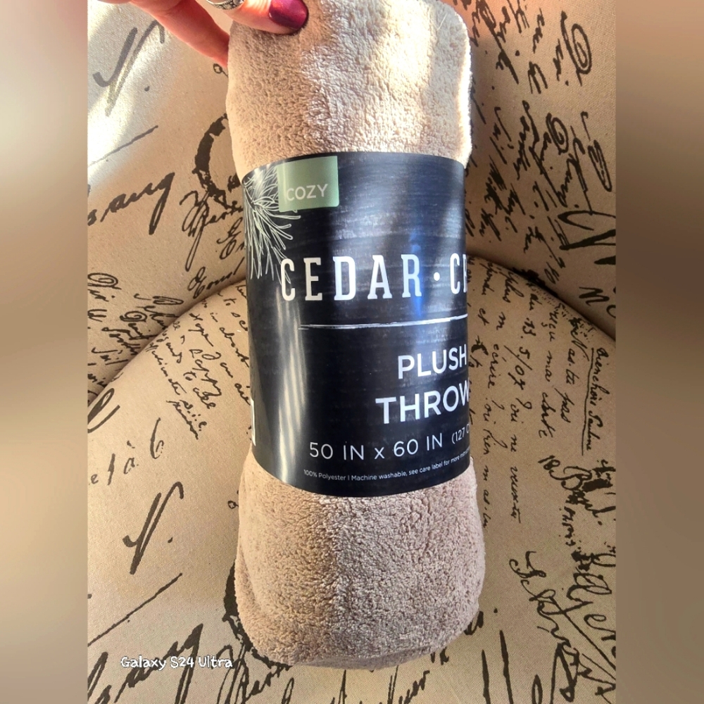 Cedar Creek Tan Throw Blanket 50"×60" New